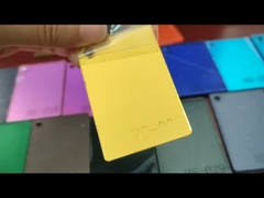 مرآة أكريليك ذهبية